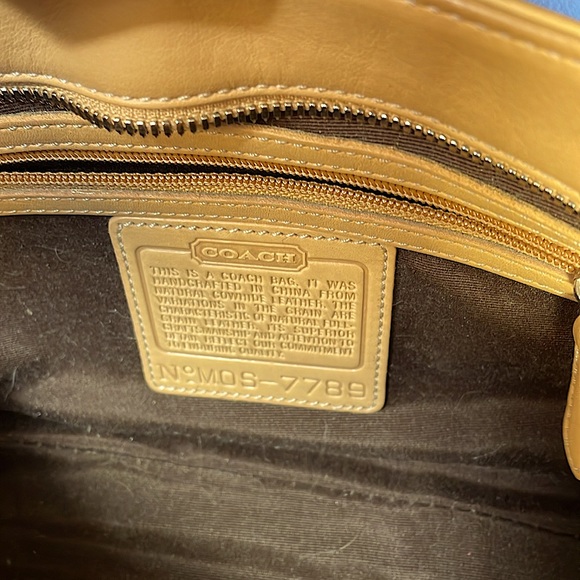 🍞 Tan Coach leather purse - Picture 8 of 9